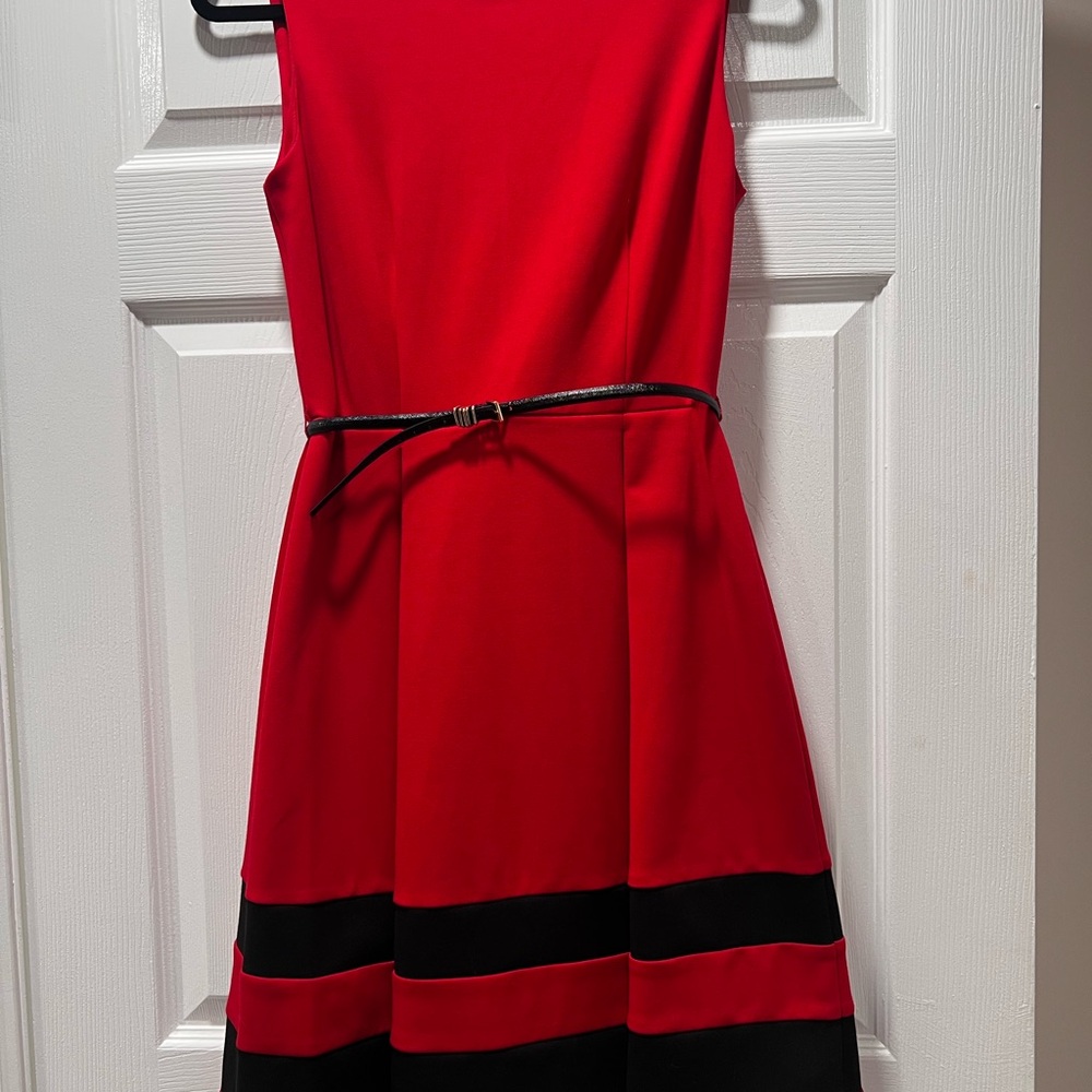 Elegant Red and Black Sleeveless Dress
